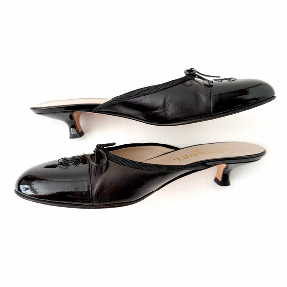 CHANEL || Vintage Black Leather Bow Mule Kitten Heels Patent CC Toe EU 37 - Picture 5 of 12
